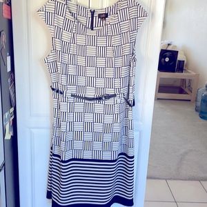 Cap sleeve business dress